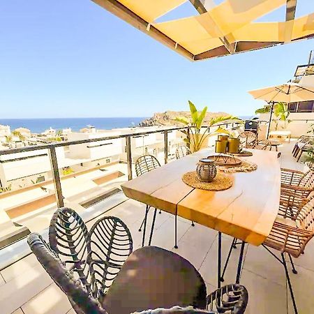 Luxury Designer Apartment - Unbeatable Sea Views Агилас Экстерьер фото