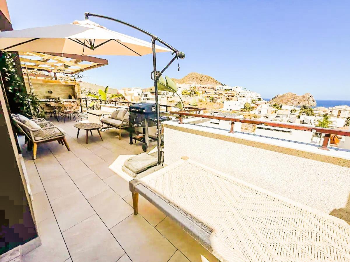 Luxury Designer Apartment - Unbeatable Sea Views Агилас Экстерьер фото