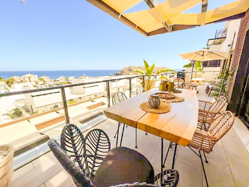 Luxury Designer Apartment - Unbeatable Sea Views Агилас Экстерьер фото