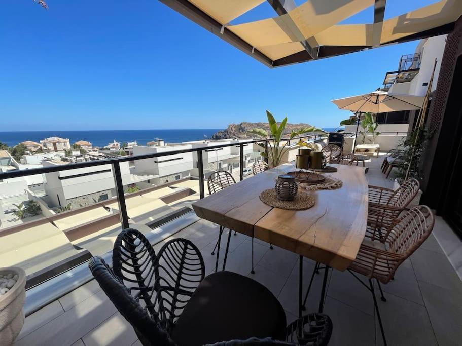 Luxury Designer Apartment - Unbeatable Sea Views Агилас Экстерьер фото