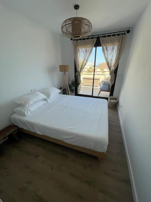 Luxury Designer Apartment - Unbeatable Sea Views Агилас Экстерьер фото