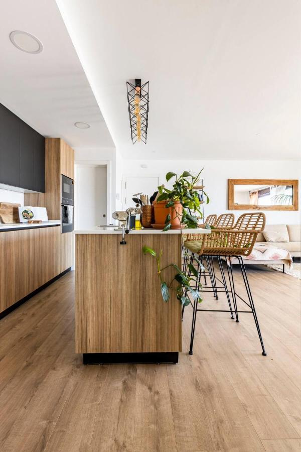 Luxury Designer Apartment - Unbeatable Sea Views Агилас Экстерьер фото