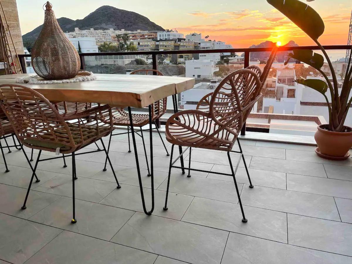 Luxury Designer Apartment - Unbeatable Sea Views Агилас Экстерьер фото