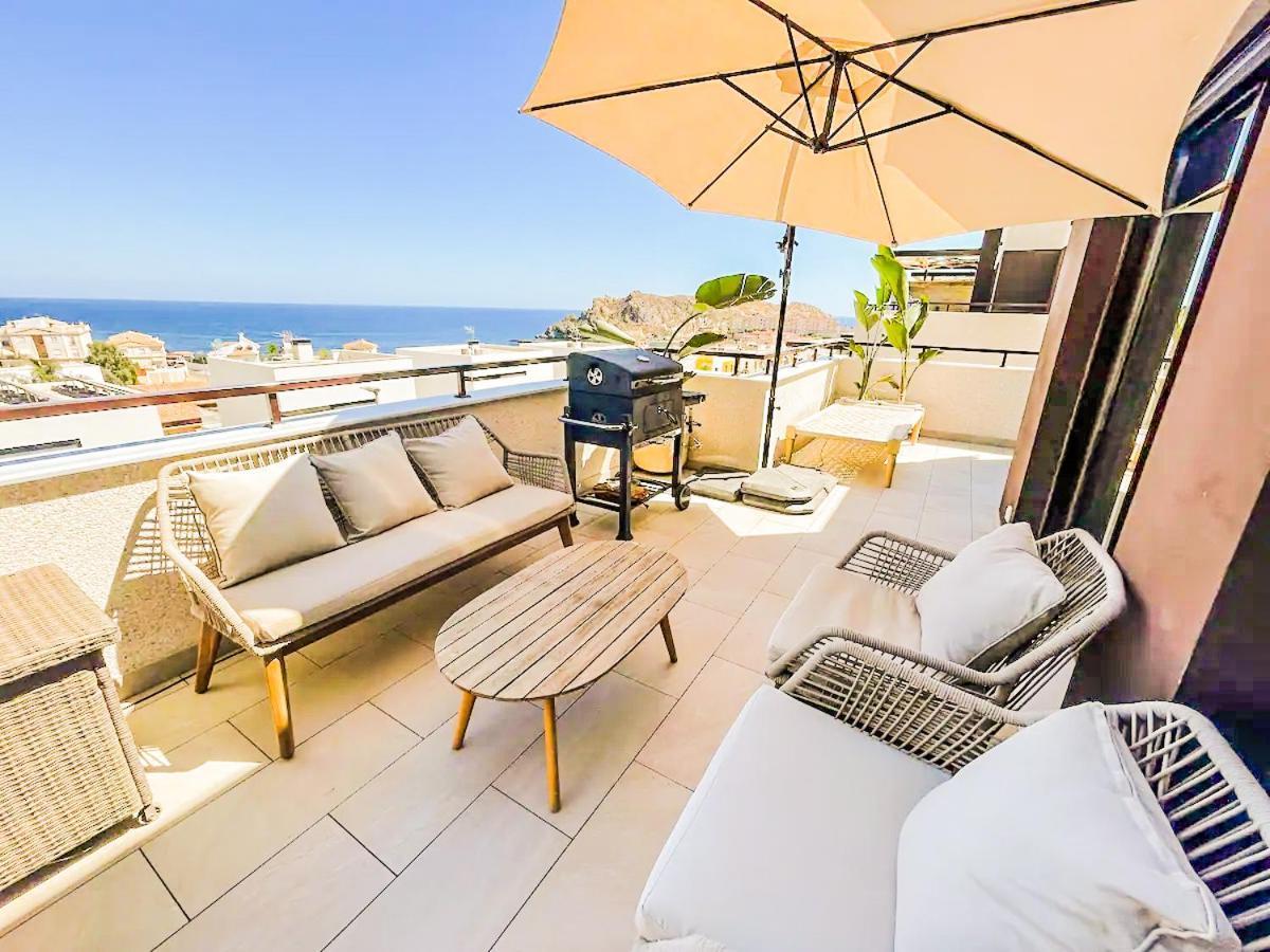 Luxury Designer Apartment - Unbeatable Sea Views Агилас Экстерьер фото
