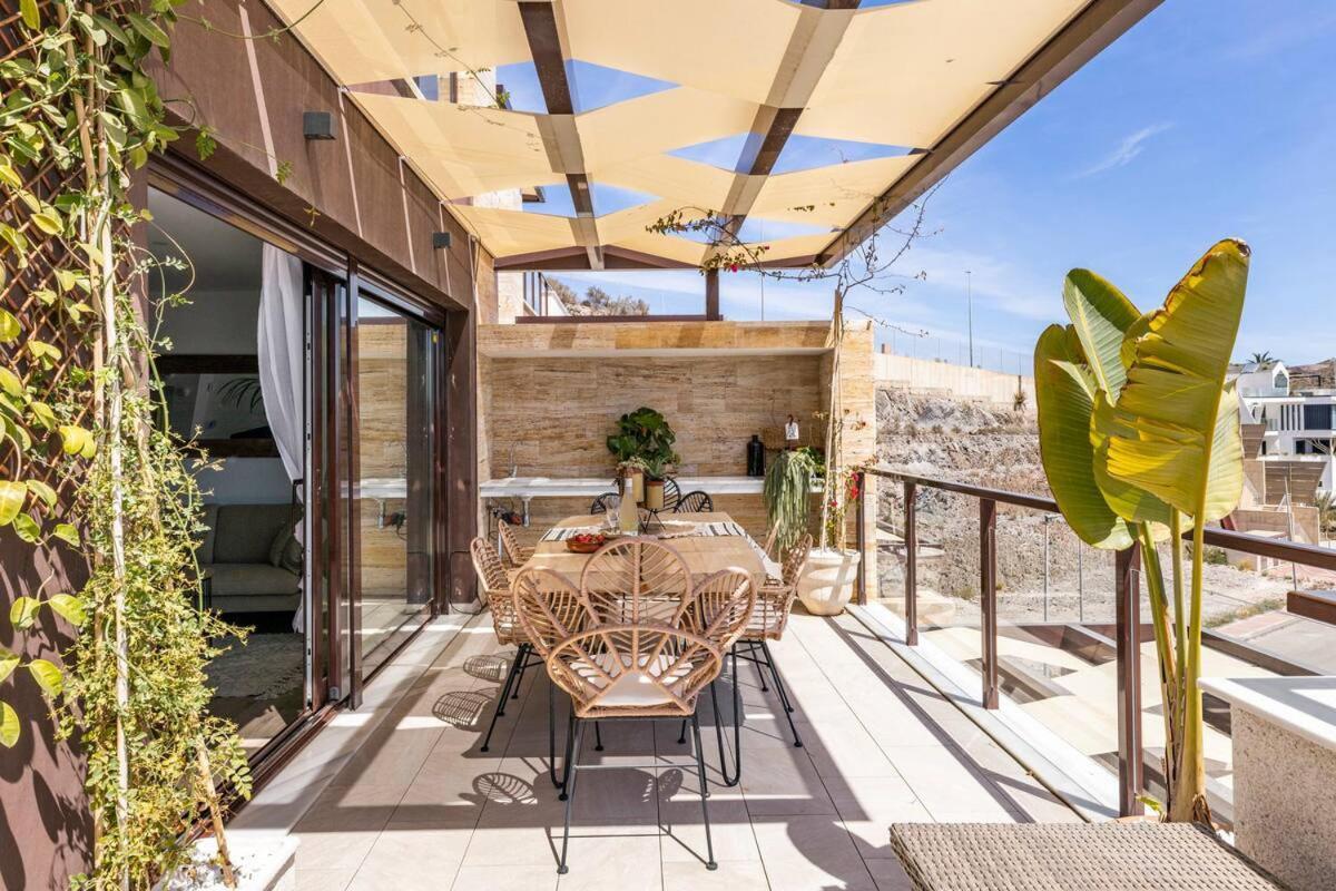 Luxury Designer Apartment - Unbeatable Sea Views Агилас Экстерьер фото